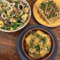 Les plats : salade de pommes de terre à partager, une part de tarte, un gratin d’aubergines   at Ventre Content in Liege