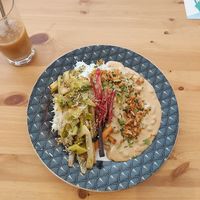 Riz et lamelles de "poulet" at Ventre Content in Liege