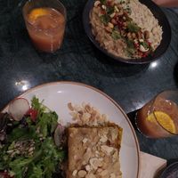 Prato do dia (seitan e arroz) e Tofu Espiritual at The Green Affair - Chiado in Lisbon