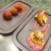 Bolinho de alheira (incrível!) e guioza de legumes at The Green Affair - Chiado in Lisbon