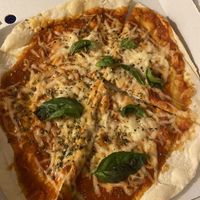 Cheese pizza at The Green Affair - Chiado in Lisbon