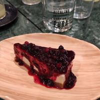 Cheesecake de caju com calda de frutos vermelhos at The Green Affair - Chiado in Lisbon