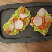 Avocado-Toast als Vorspeise at The Green Affair - Chiado in Lisbon