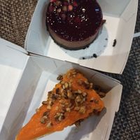 Cheesecake + gâteau chocolat at The Green Affair - Chiado in Lisbon