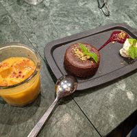 Schokokuchen und Mangowango at The Green Affair - Chiado in Lisbon