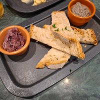 Starter mit Championcreme und karamellisierten Zwiebeln at The Green Affair - Chiado in Lisbon