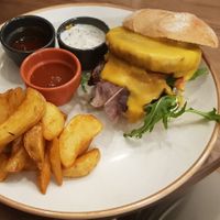 Burger...Patty schmeckt genau wie Fleisch at The Green Affair - Chiado in Lisbon