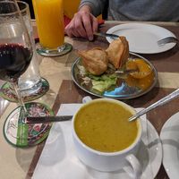 Samosa und Gemüsesuppe   at Spice of India in Vienna
