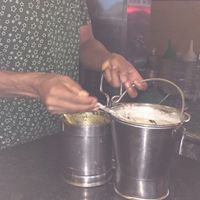 serving chutney at Murugan in Chennai