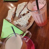 Perect banana jam peanut sandwich, tea with plant milk and verry tastfull smothie at Roots in Zagreb