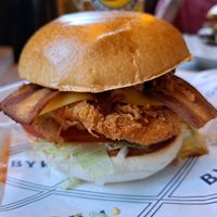 Burger chicken sur mesure at Byron in Edinburgh