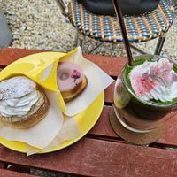 I ordered two donuts even though I was by myself > <  at Whyte - VENUTS in Tokyo