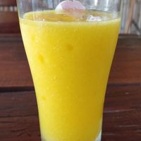 Mango & lemon shake at Green Climbers Home in Thakhek