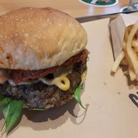 Superior burger at Great Lakes in Tokyo