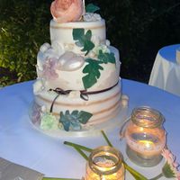 Unsere Hochzeitstorte 🤍  at Vegan Wondercake in Dortmund