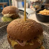 Burghers e patatine buonissime   at Palo Verde in Prague