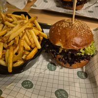 Cheeseburger at Palo Verde in Prague