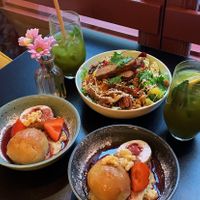 Bowl and strawberry dumplings along with matcha lemonades🌿 at Palo Verde in Prague