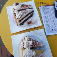 Tiramisu, Schwarzwälder Kirsch und Marzipan Torte at Hippo Bio Vegan in Hannover