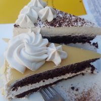 Tiramisu und Marzipan at Hippo Bio Vegan in Hannover