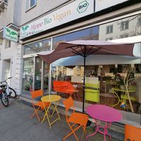 front + outdoor seating  at Hippo Bio Vegan in Hannover