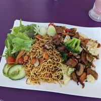 Dönerteller mit gebratenen Nudeln at Hippo Bio Vegan in Hannover