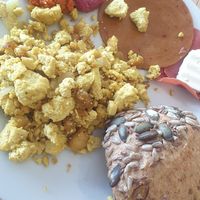 Rührtofu und selbst gebackenes Brötchen at Hippo Bio Vegan in Hannover