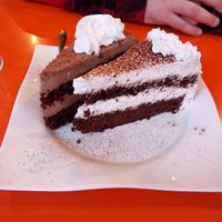 Tiramisu und Schokoladentorte at Hippo Bio Vegan in Hannover