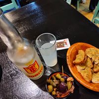Appetizers and the famous "fresh lemonade" at Minuteman Pizza in Uyuni