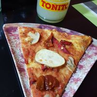 Pizza and lemonade at Minuteman Pizza in Uyuni