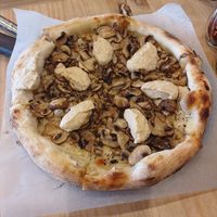 Pizza de trufa y hongos (vegana), 10/10
Demasiado deliciosa at Olivia in Medellin