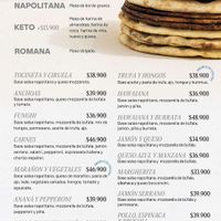 Dos opciones de pizza vegana at Olivia in Medellin