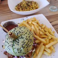 Bbq sandwich and mac n cheeze at Karma in Jaco