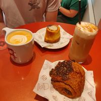 Chocolate roll, cinnamon roll and coffee at Buddy Buddy in Brussels