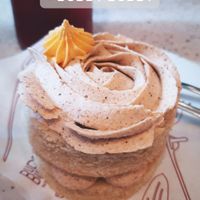 Almond and vanilla cake at Buddy Buddy in Brussels