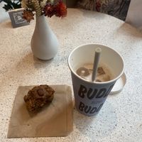 chai y panque de zanahoria y coco  at Buddy Buddy in Brussels