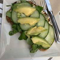 Tostada con hummus aguacate y pepino at Hi! Bubble tea Patisserie in Gran Canaria