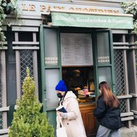 Here is where you order; you pick up your food at the side of the kiosk at Le Pain Quotidien - Bryant Park Kiosk in New York City