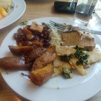 Little bit of everything from the lunch menu. Curried potatoes,mock meat (seitan I think) tofu and bean chili. at DaTerra - Parque das Nações in Lisbon