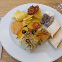 Entradas - húmus, chips de milho, croquetes de feijão preto e maionese de abacate, wraps de batata doce, focaccia, abóbora cozida, patanisca s/ovo #Veganuary at DaTerra - Parque das Nações in Lisbon