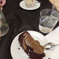 Pastel de chocolate y muesli con yoghur de soja at L'Encant Vegetaria in Barcelona