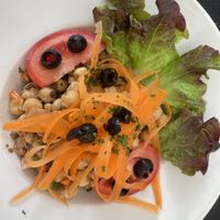 EMPEDRADO DE GARBANZOS Y LENTEJAS CAVIAR CON CHORIZO VEGANO.  at L'Encant Vegetaria in Barcelona