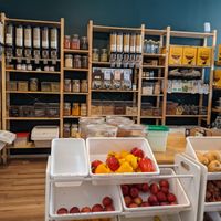 Produce and bulk food at Epicerie Muscade in Montreal
