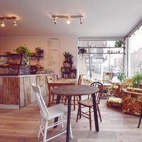 le coin café lumineux at Epicerie Muscade in Montreal