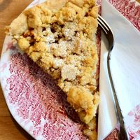 Vegan apple crumble pie at Shari's Kitchen in Dusseldorf