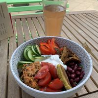 Buddha bowl and rhubarb 'schorle’ at Fräulein Grün in Garmisch Partenkirchen