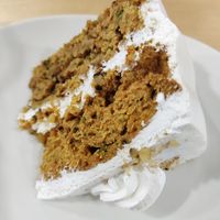 Pastel de zanahoria vegano at Petits Délices in Mataro