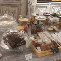 Aparador i menú at Petits Délices in Mataro