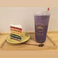Signature rainbow cake and blueberry smoothie.  at Shochiku-en in Tokyo