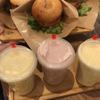 Super good vegan burgers and smoothies at Shochiku-en in Tokyo